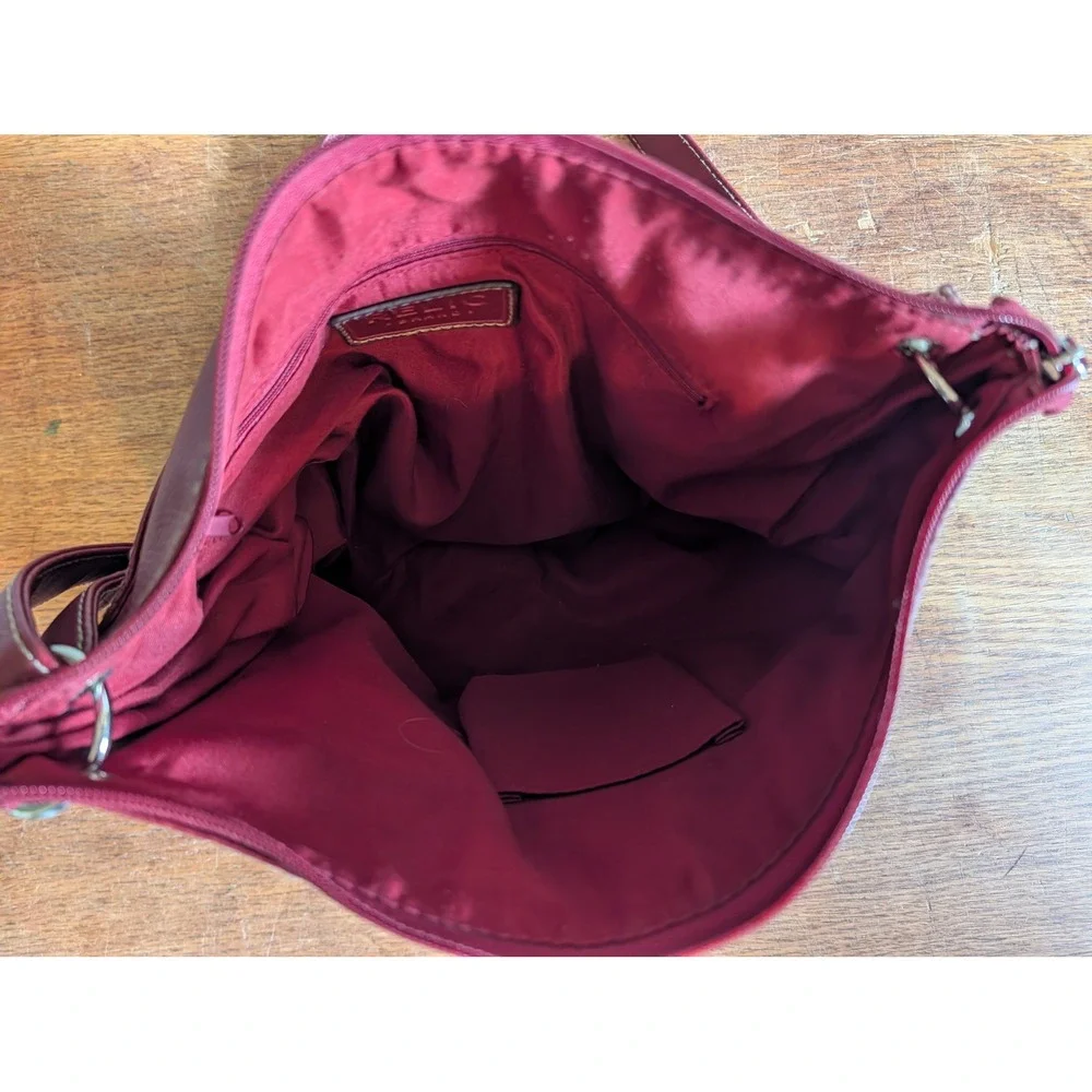 Relic by Fossil Burgundy Red Pebbled Crossbody Bag Organizer Purse Buckle Y2K